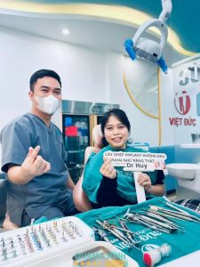 Bài viết đánh giá về Nha khoa Việt Đức: cổng chợ Cái Dăm, P. Bãi Cháy, Quảng Ninh