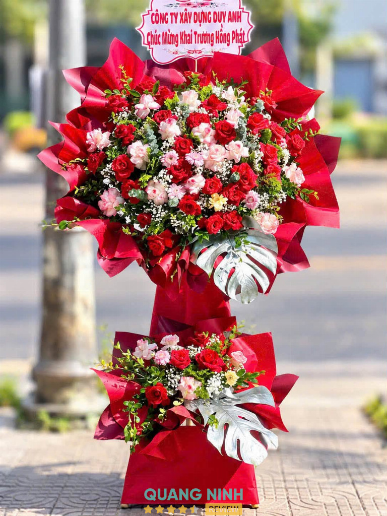Hình ảnh hoa tươi tại cửa hàng Lan Hương